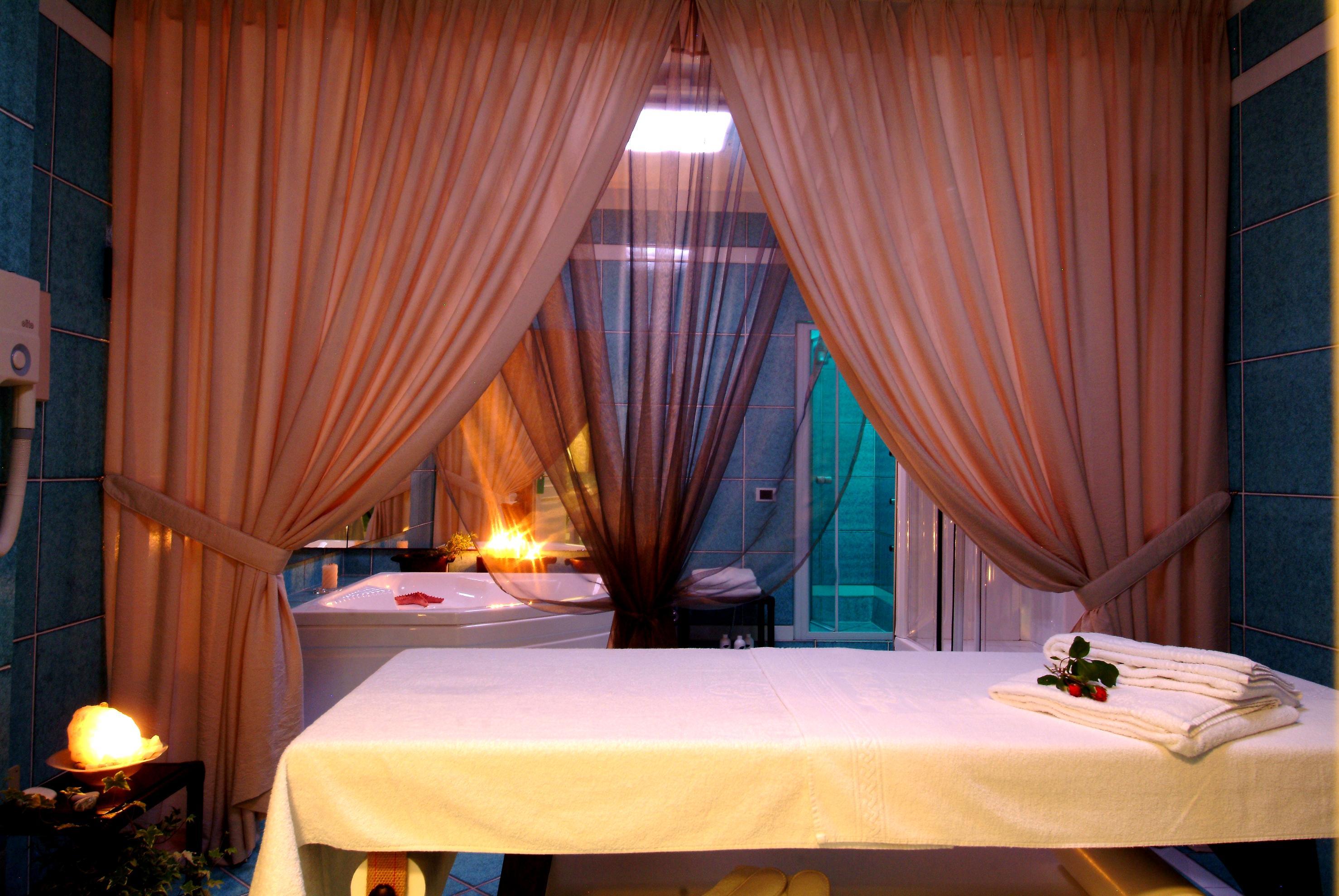 Hotel Villa Del Sogno Gardone Riviera Facilidades foto